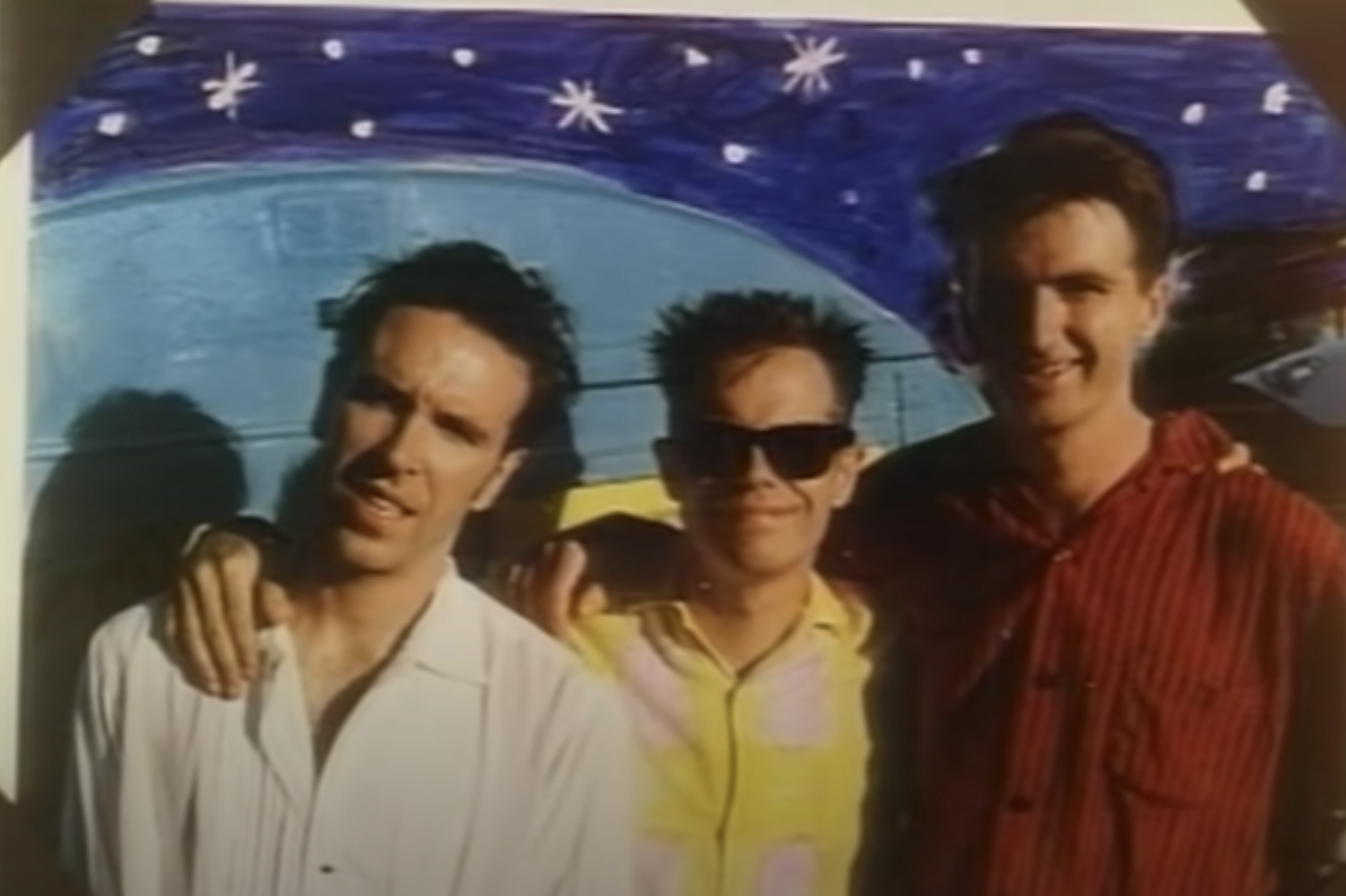 Group pic of band Crowded House